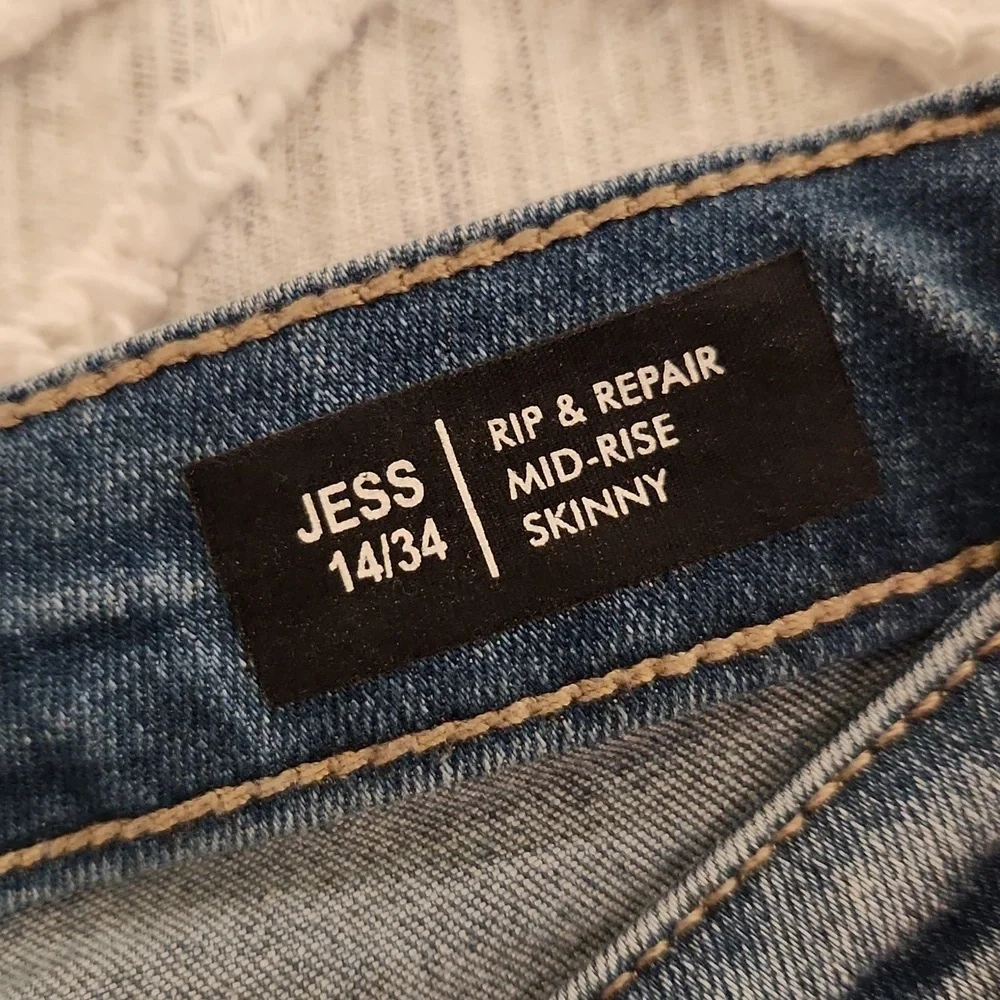 Light wash Buffalo "jess" mid rise skinny distressed jeans size 14! - Picture 4 of 11